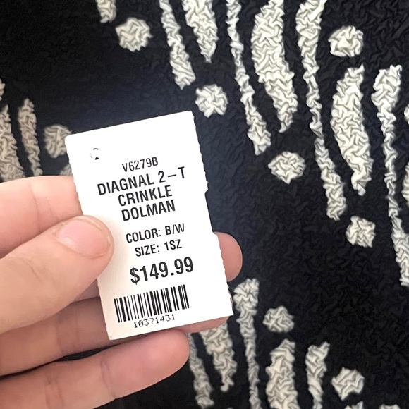 🏷️🎉🆕 nwt! • black & white zebra striped dolman batwing crinkle top - Picture 11 of 16